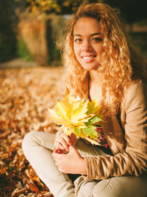 Séance Anna Parc Floral, photo de face avec feuilles